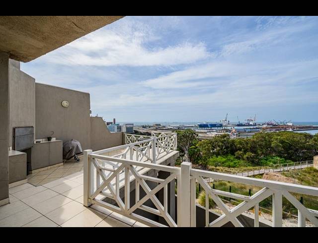 5 BEDROOM TOWNHOUSE FOR SALE IN SOUTH END